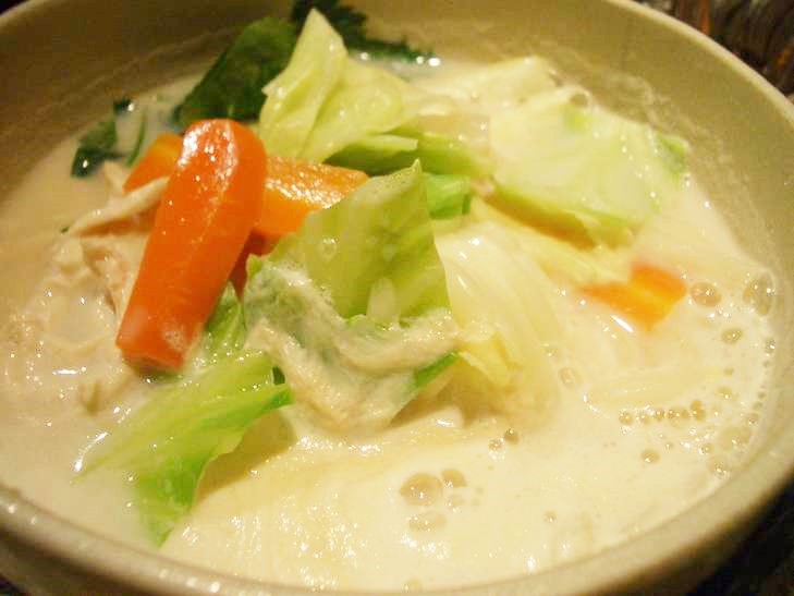 にじいろジーンキャベツ豆乳鍋