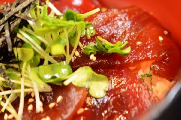 カツオとクレソンの手こね寿司