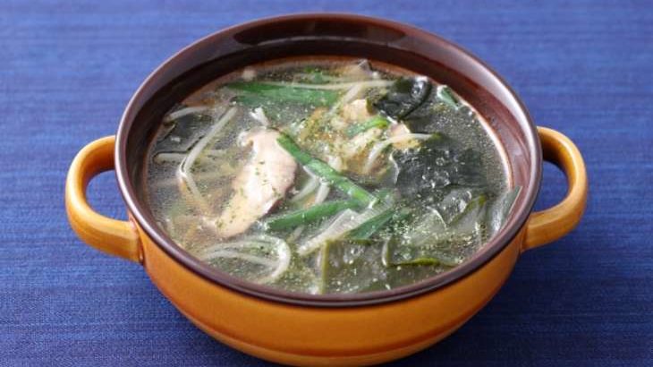 【土曜は何する】牡蠣と春菊の美髪みそスープのレシピ。AtsushiさんのレンチンMISOスープ（1月22日）