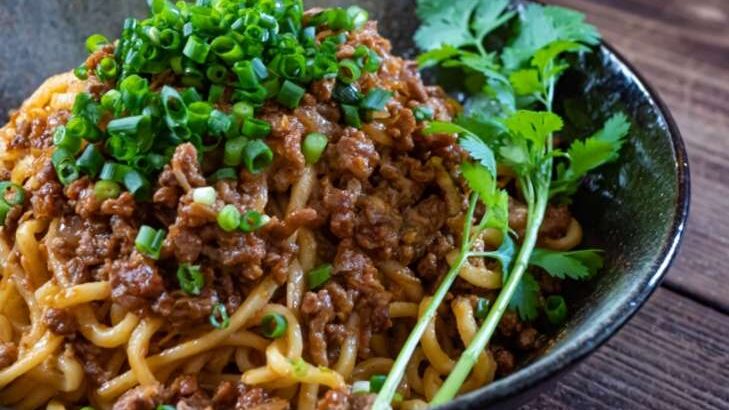 ラヴィット 汁なし担々麺のレシピ レトルトハンバーグで ミシュランシェフの10分で2