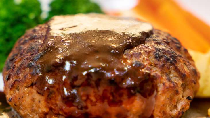 【土曜は何する】肉汁封印ハンバーグのレシピ。フレンチシェフのおうち格上げレシピ（3月18日）