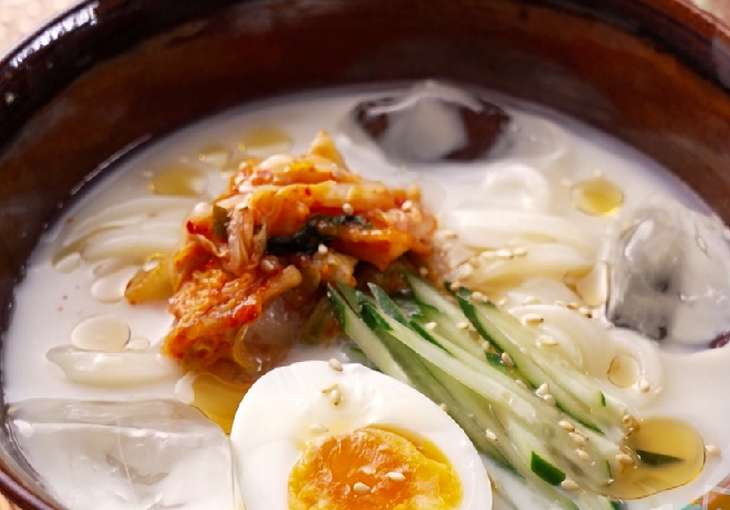 韓国風冷やしうどん土曜はなにする韓国風冷やしうどん