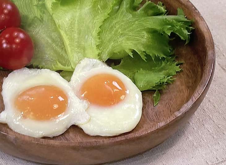あさいち冷凍卵で２つの目玉焼きを作る方法