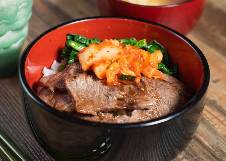 キムチがのった焼肉丼