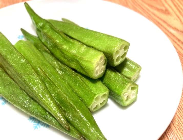 焼いたオクラ