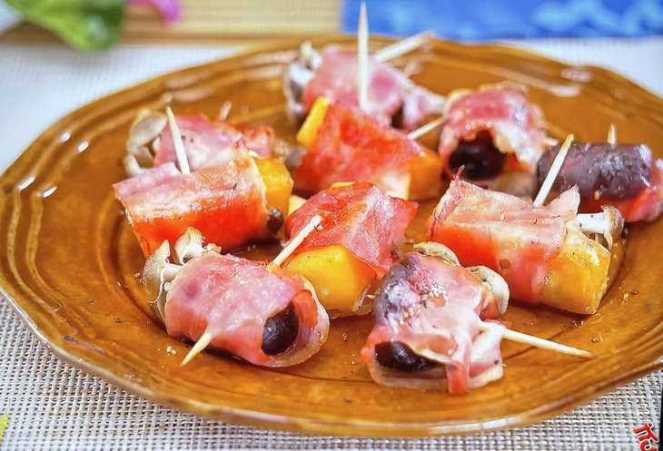 志麻さんの干し芋とプラムのベーコン巻き