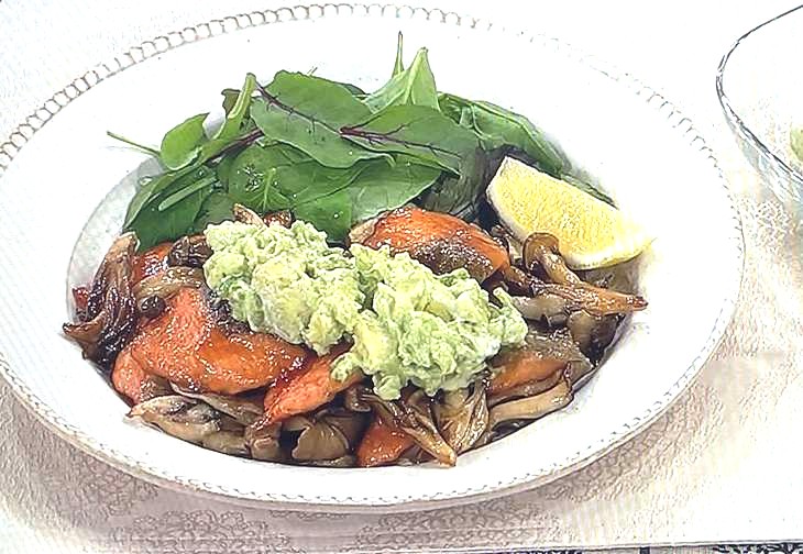 鮭の甘酢照り焼き アボカドソース