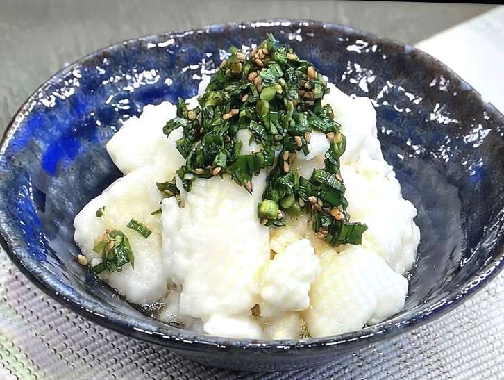 たたき長イモのニラダレがけ